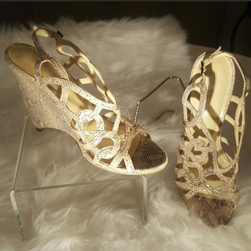 Enzo Angiolini Snakeskin heels wedge sz7